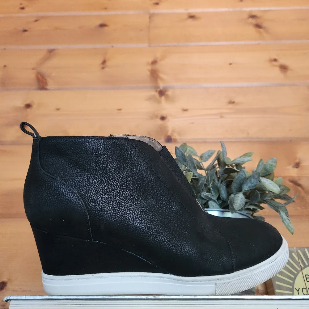 Linea Paolo Felicia Boot Wedge Hidden Heel Black Leather Sneaker Booties Sz 7.5M
